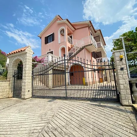 House Rose Apartment *