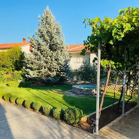 Apartment House Rose Rabac