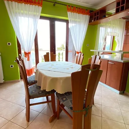 House Rose Apartment *